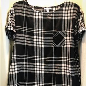 Liz Lange maternity shirt